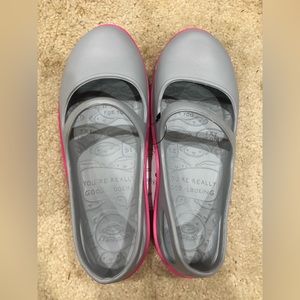 PLASTIC PINK AND GRAY SNEAKERS SHOES  SWIM WATERPROOF SHOES SZ 7